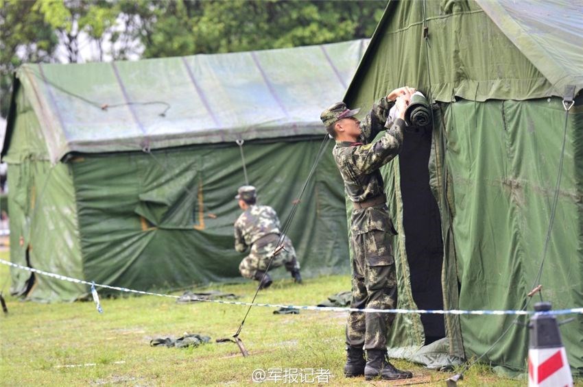 大英充气迷彩帐篷
